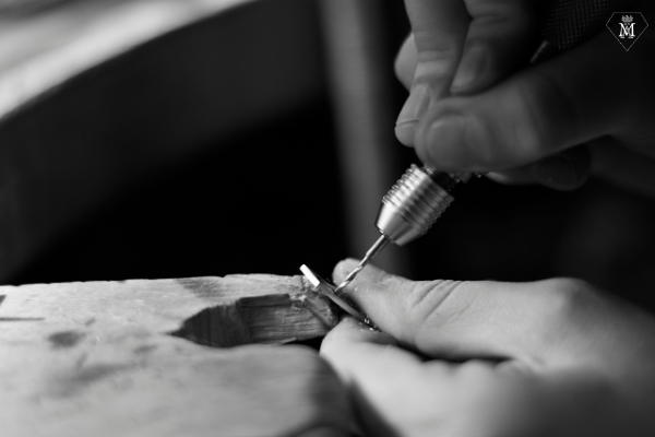 sertissage - atelier MÄHLER - joaillier parisien de bijoux sur-mesure