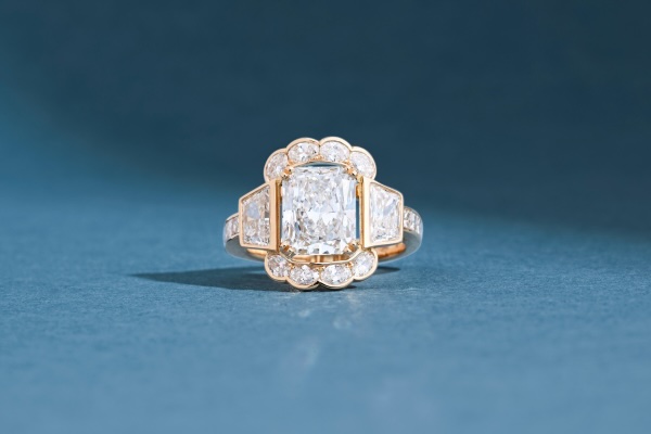 Bague de fiançailles surprise diamant