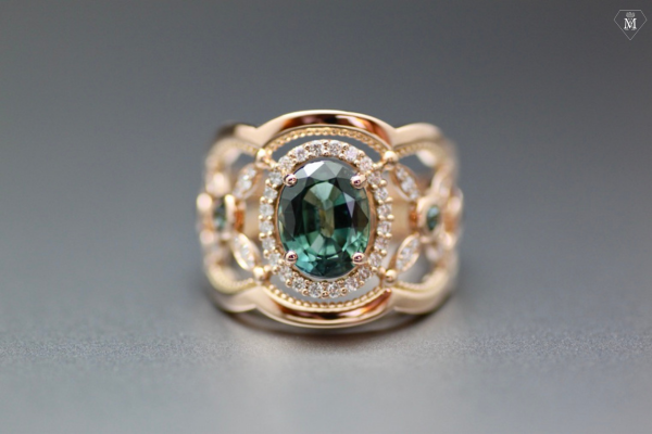Création bague bandeau saphir vert|Création bague saphir vert avec diamants en or rose|Création bague saphir vert avec diamants en or rose|
