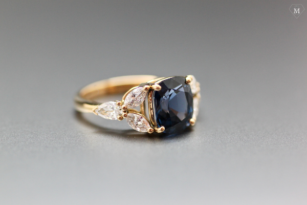 Bague de fiançailles spinelle et diamants