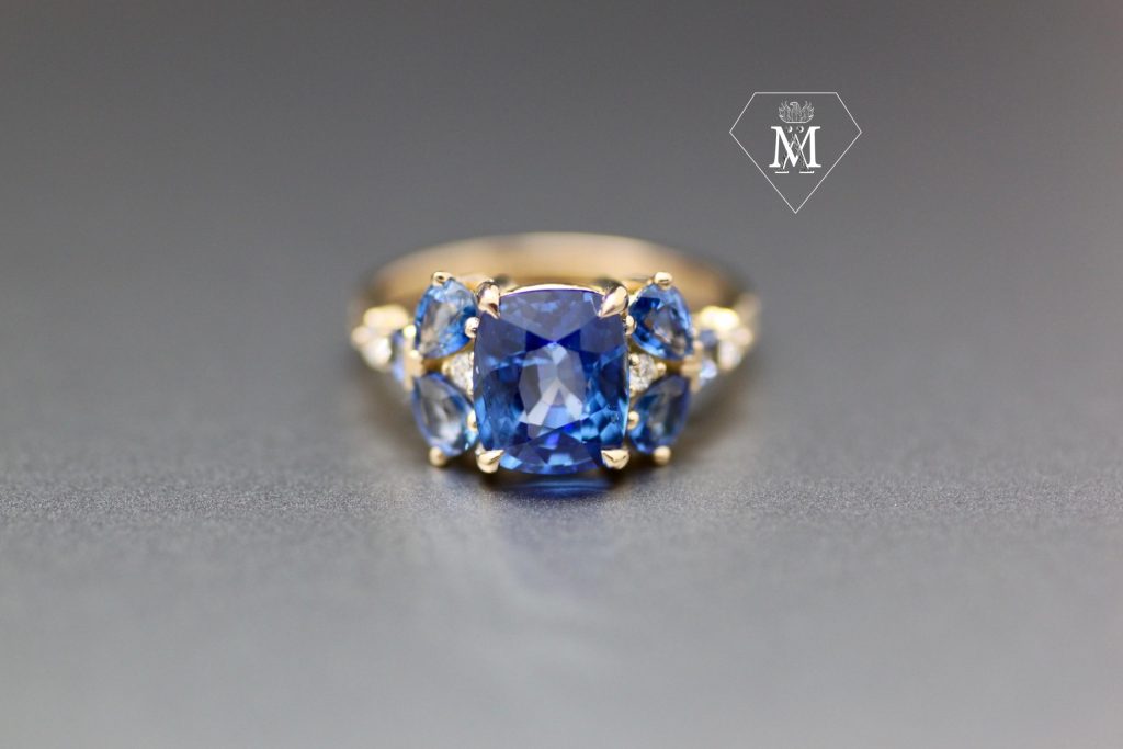 Bague de fiançailles - Saphir ovale et poires