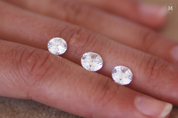 |Astuces reconnaître vrai diamant|Test du point pour reconnaître une vrai diamant - Atelier MÄHLER|Test de la loupe pour reconnaître un vrai diamant - Atelier MÄHLER