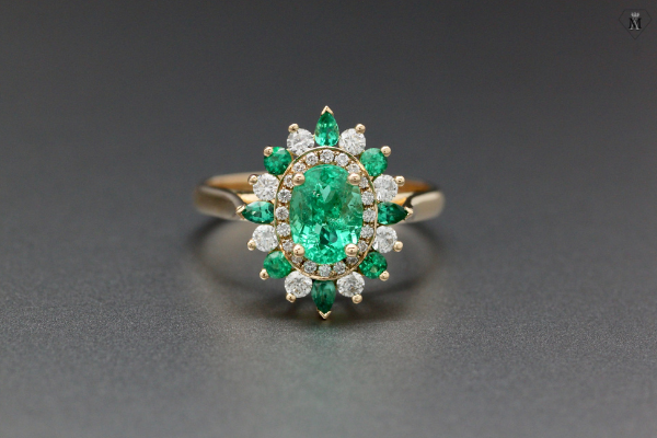 Pierre sur bague de fiançailes - emeraude et or jaune